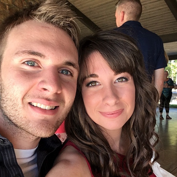 Meet your Posher, Lauren - Picture 2 of 4